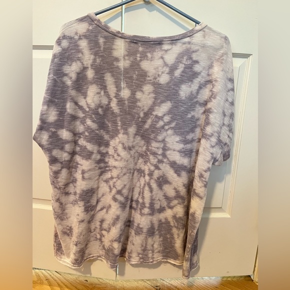 Boutique tie dye v-neck top - Picture 2 of 2